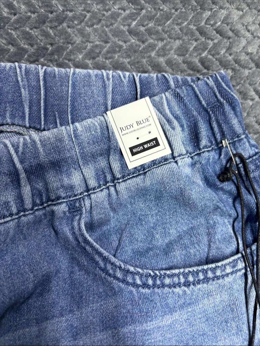 Judy Blue Two-Tone Featherweight Pull on Jeans